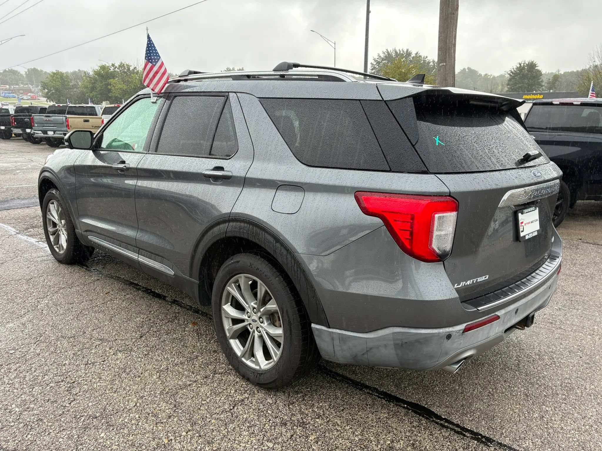 Used 2022 Ford Explorer Limited w/ Class IV Trailer Tow Package AWD/4WD image 3
