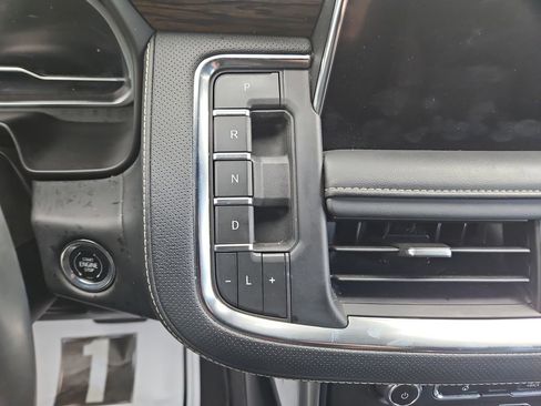 Used 2023 Chevrolet Suburban Premier AWD/4WD image 24