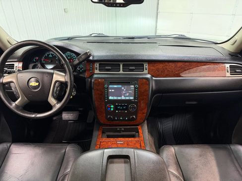 Used 2013 Chevrolet Suburban LTZ image 13