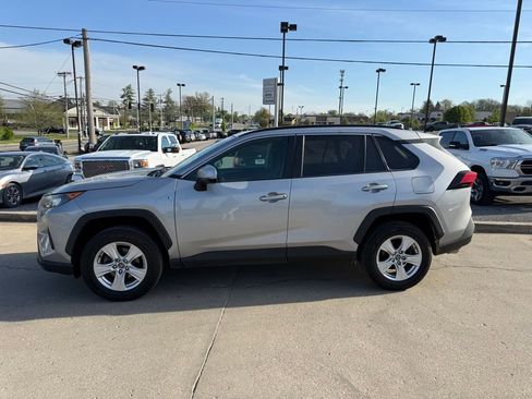 Used 2020 Toyota RAV4 LE AWD/4WD image 9