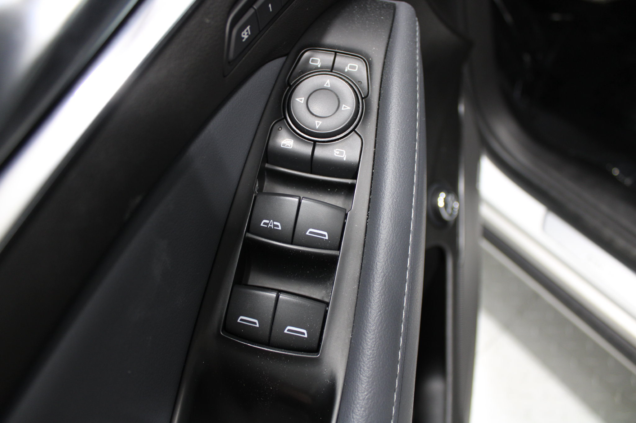 Used 2024 Buick Enclave Premium AWD/4WD image 49