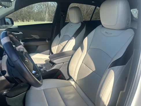 Used 2023 Cadillac XT4 Sport image 5