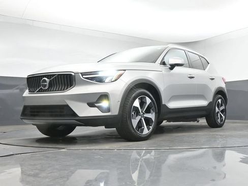 Used 2025 Volvo XC40 B5 Plus AWD/4WD image 37