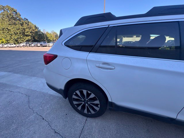 Used 2017 Subaru Outback 3.6R Limited AWD/4WD image 11