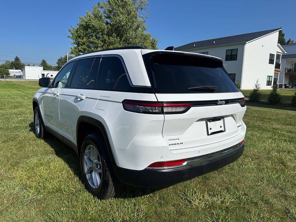 Used 2025 Jeep Grand Cherokee Laredo X AWD/4WD image 5