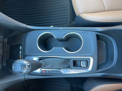 Used 2018 Chevrolet Equinox Premier image 16