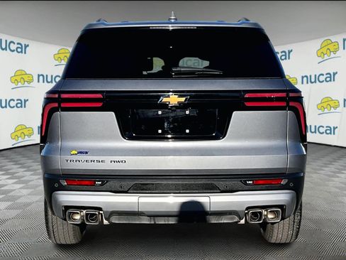 Used 2025 Chevrolet Traverse LT image 5