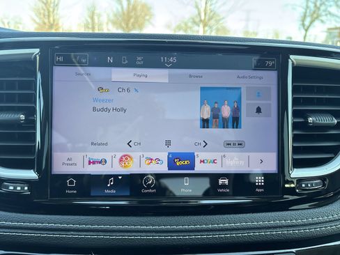 Used 2022 Chrysler Pacifica Touring-L AWD/4WD image 17