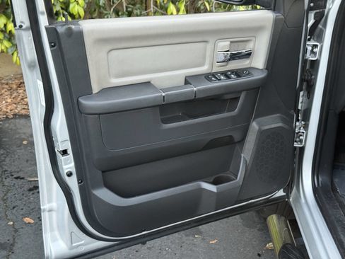 Used 2012 RAM 1500 Big Horn w/ Luxury Group image 12