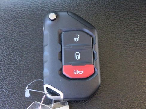 Used 2022 Jeep Gladiator Willys image 34