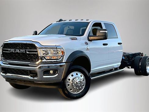 New 2024 RAM 5500 Tradesman w/ Chrome Appearance Group image 3