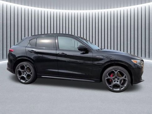 Used 2023 Alfa Romeo Stelvio Veloce image 2