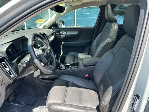 Used 2024 Volvo XC40 B5 Plus w/ Protection Package Premier AWD/4WD image 11