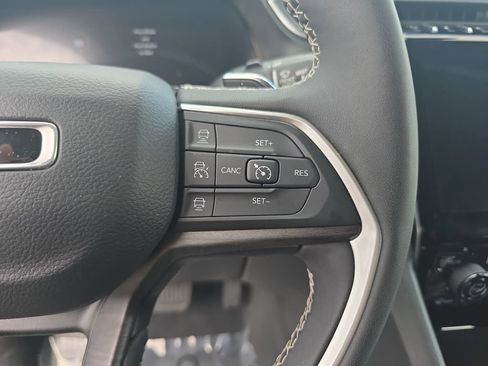 Used 2023 Jeep Grand Cherokee L Limited w/ Luxury Tech Group II AWD/4WD image 19