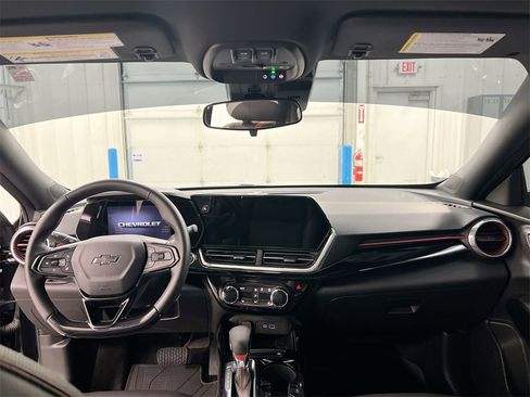 Used 2024 Chevrolet Trax RS w/ Sunroof Package image 10