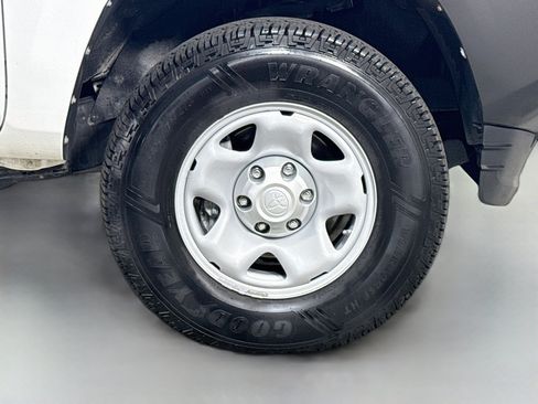 Used 2022 Toyota Tacoma SR RWD image 32