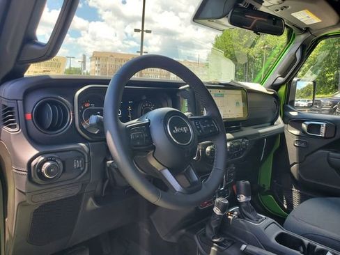 Certified 2025 Jeep Wrangler Rubicon image 22