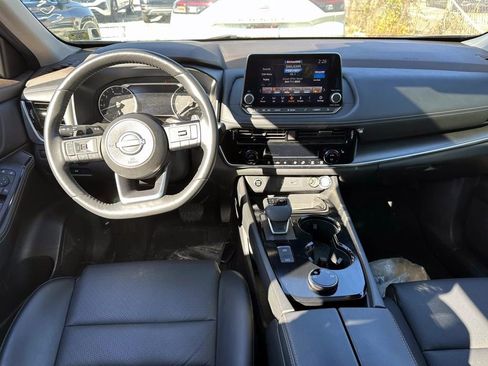 Certified 2022 Nissan Rogue SV w/ SV Premium Package image 18