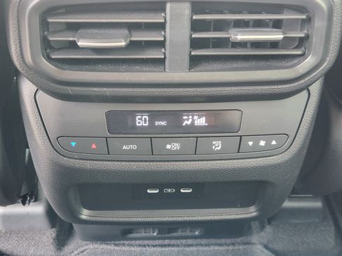 Used 2025 Honda Pilot Touring image 24