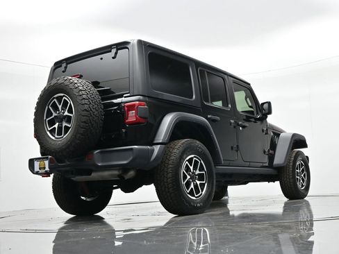 Used 2024 Jeep Wrangler Unlimited Rubicon AWD/4WD image 28