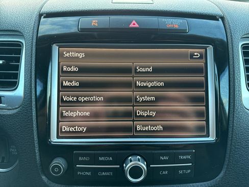 Used 2011 Volkswagen Touareg Hybrid image 43