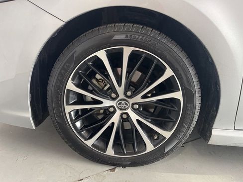 Used 2019 Toyota Camry SE w/ Carpet Mat Package FWD image 14
