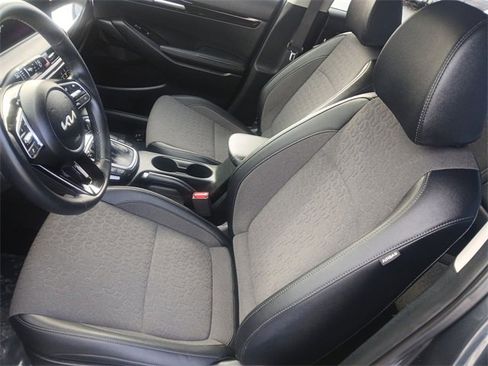 Certified 2025 Kia Seltos S image 11