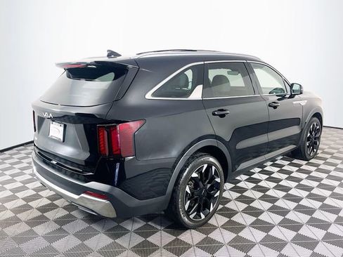 Used 2024 Kia Sorento EX w/ Panoramic Sunroof Package FWD image 8