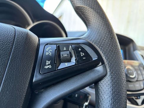 Used 2015 Chevrolet Cruze LS image 18