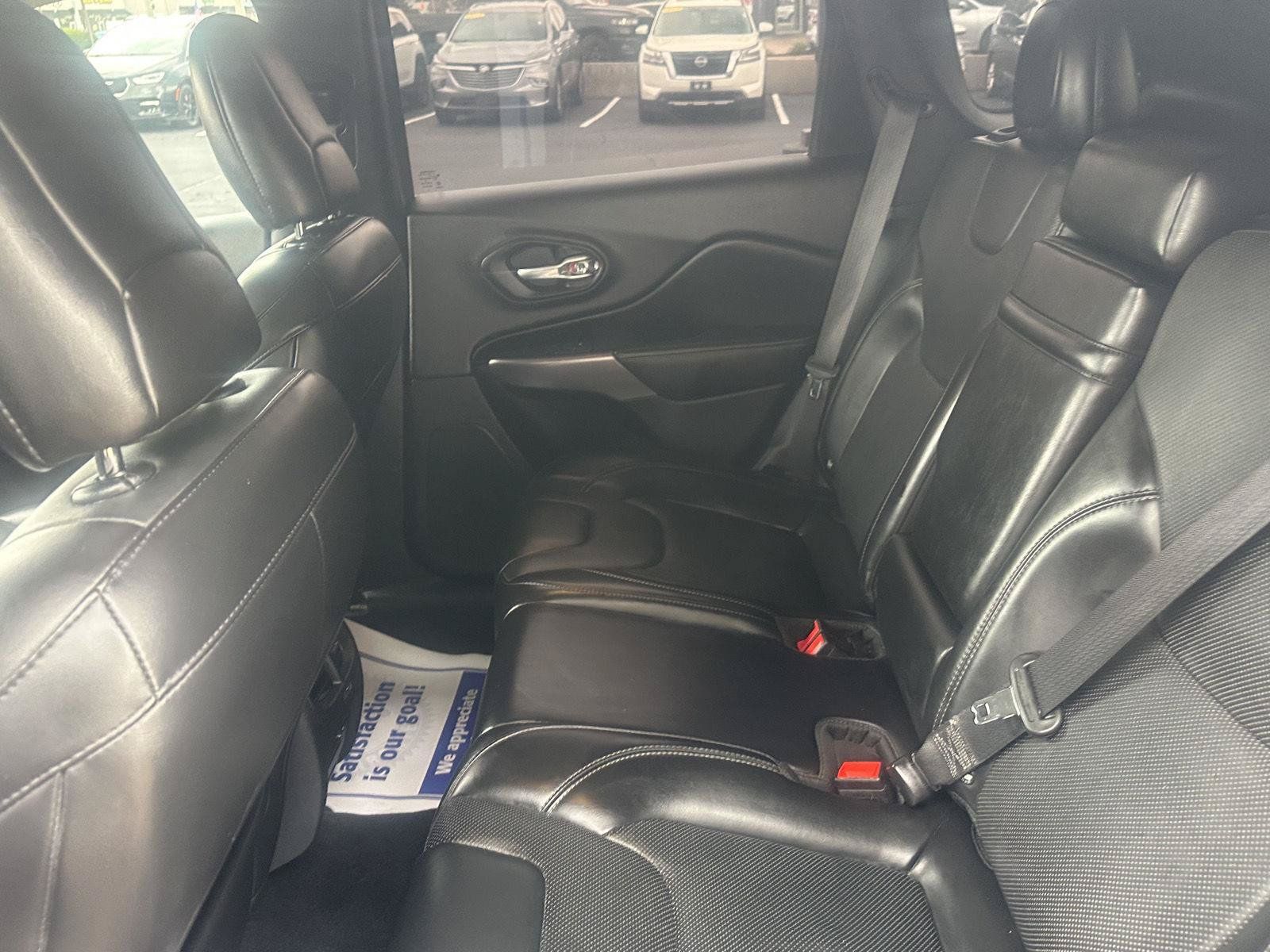 Used 2019 Jeep Cherokee Limited AWD/4WD image 29