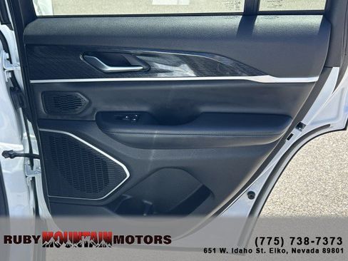 Used 2022 Jeep Grand Cherokee Trailhawk AWD/4WD image 22