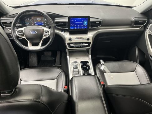 Certified 2022 Ford Explorer XLT w/ XLT Sport Appearance Package image 4