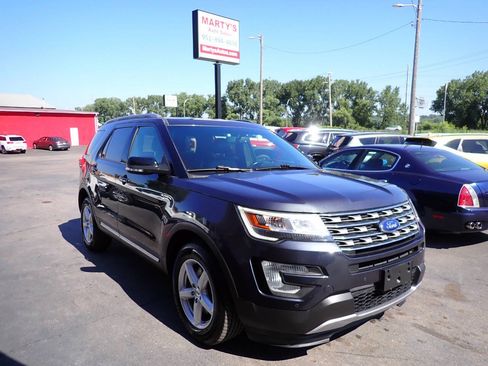 Used 2017 Ford Explorer XLT w/ Equipment Group 202A AWD/4WD image 1