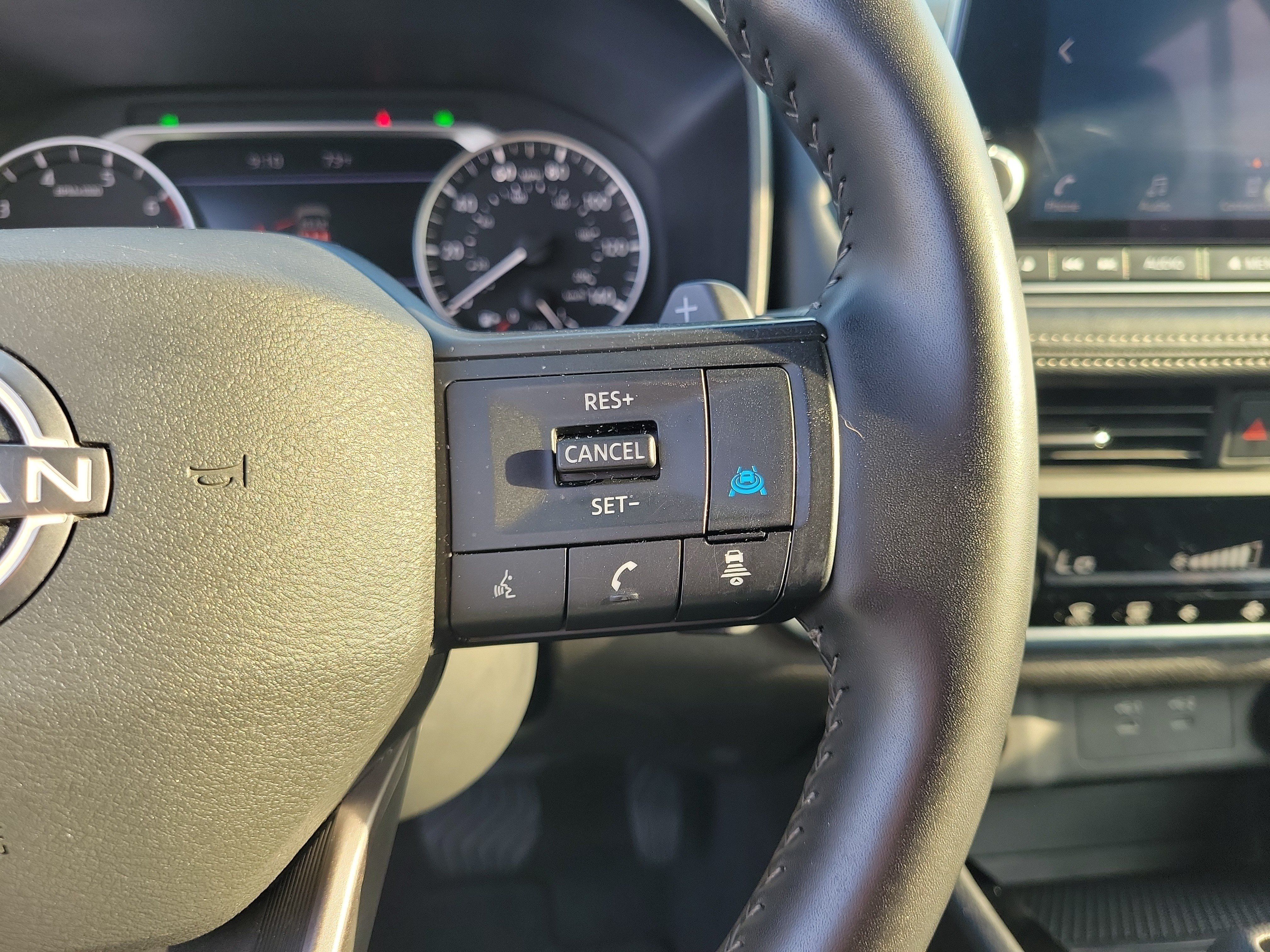 Used 2025 Nissan Rogue SV AWD/4WD image 23