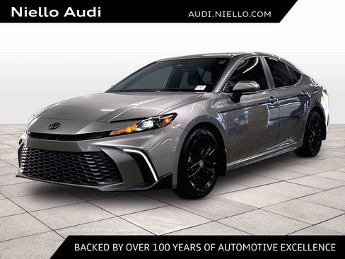 Used 2025 Toyota Camry SE FWD image 1