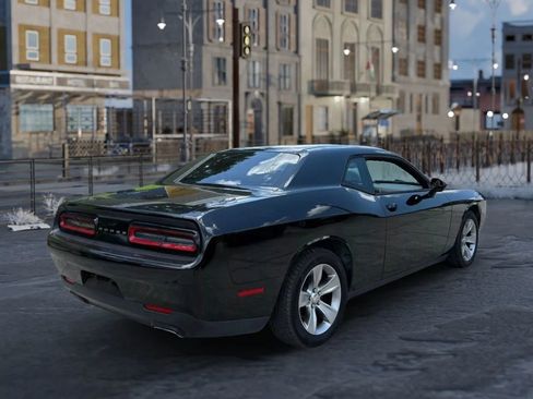 Used 2016 Dodge Challenger SXT image 7