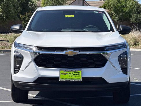 Used 2025 Chevrolet Trax LS FWD image 6