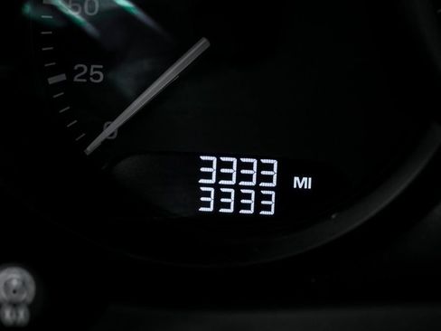 Certified 2025 Porsche Macan image 12