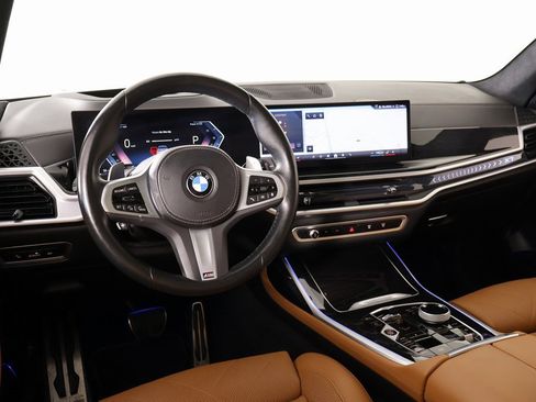 Used 2024 BMW X7 xDrive40i w/ M Sport Package image 2