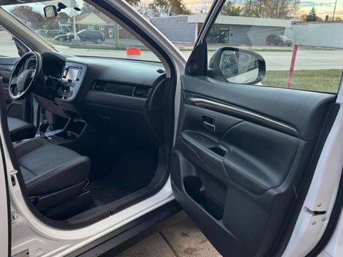 Used 2016 Mitsubishi Outlander SEL image 15