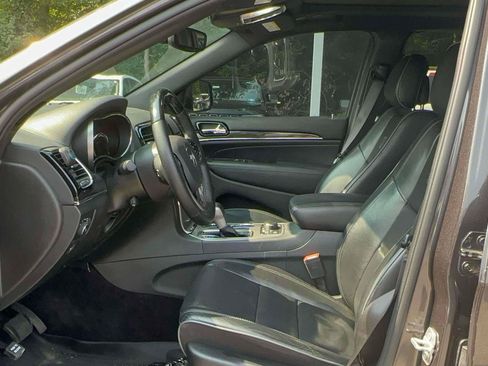 Used 2019 Jeep Grand Cherokee Overland AWD/4WD image 15