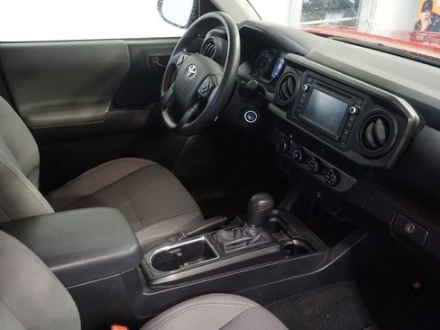 Used 2019 Toyota Tacoma SR AWD/4WD image 17