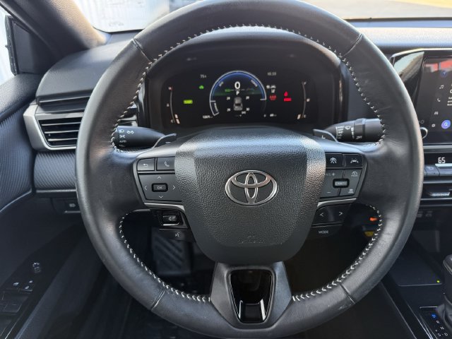 Used 2025 Toyota Camry SE FWD image 13