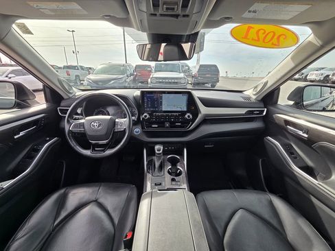 Used 2021 Toyota Highlander Limited image 29