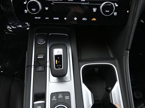 Used 2025 INFINITI QX60 Luxe w/ Vision Package image 17