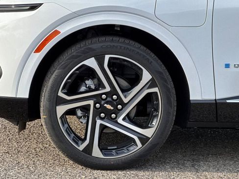 New 2026 Chevrolet Equinox EV LT image 25