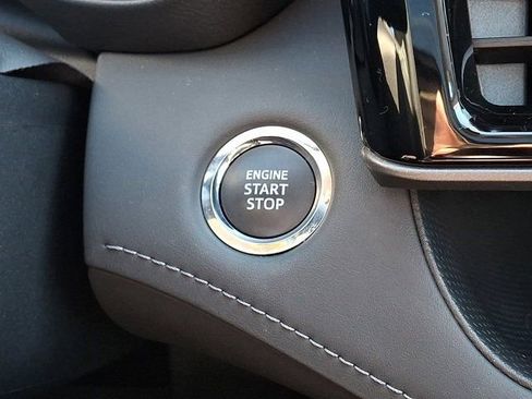 Used 2023 Toyota Highlander XLE image 29