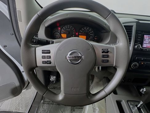 Used 2018 Nissan Frontier SV image 16