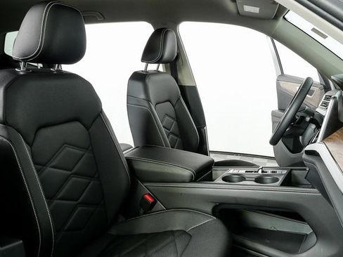 Certified 2025 Volkswagen Atlas SE image 24