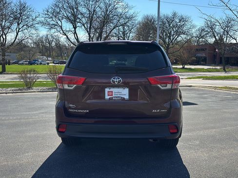 Used 2019 Toyota Highlander XLE image 12